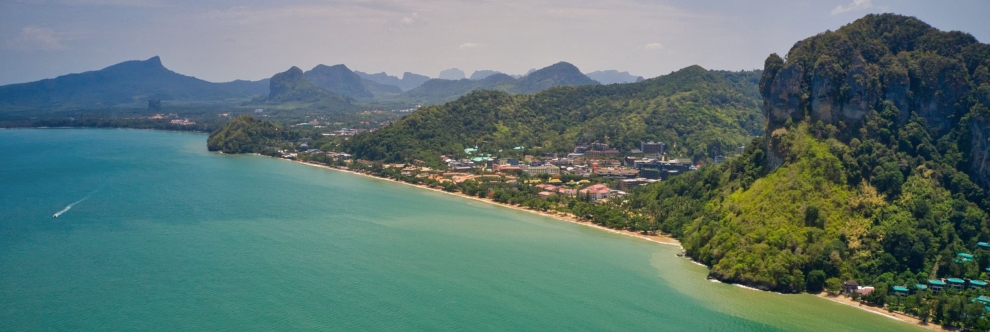 Panorama von Ao Nang Beach Krabi ( Arvydas Arnasius / unsplash)  lizenzfrei 
Infos zur Lizenz unter 'Bildquellennachweis'
